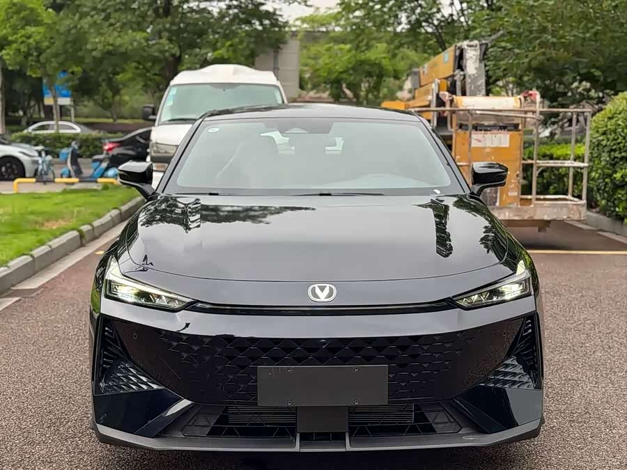 Changan UNI-V 2023 1.5T Premium - zdjęcie 2