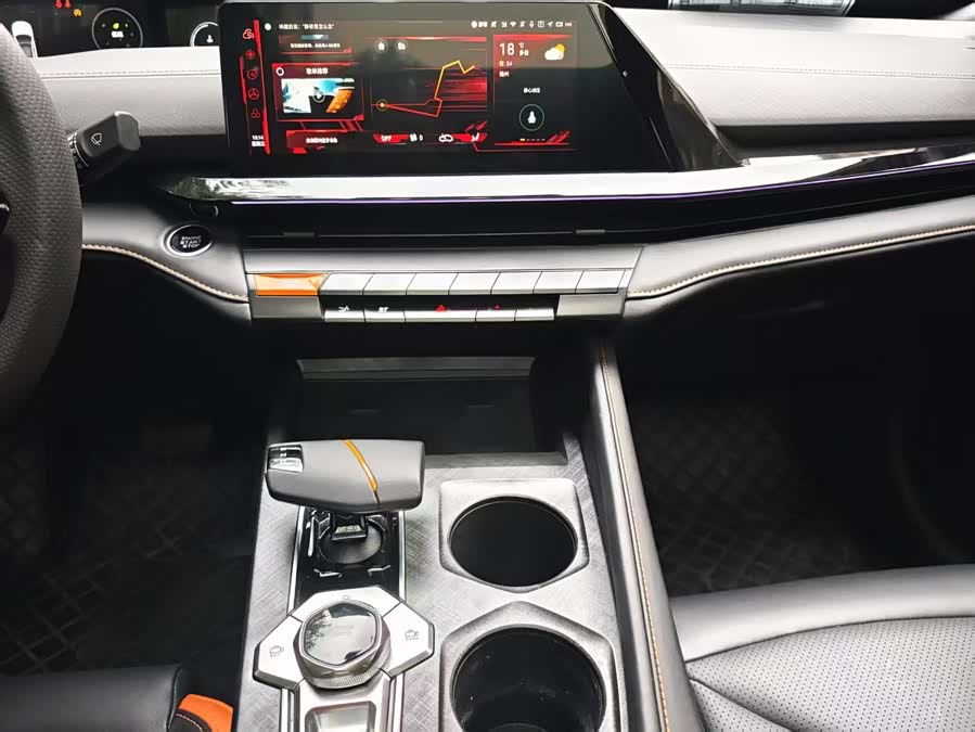 Changan UNI-V 2023 1.5T Premium - zdjęcie 12