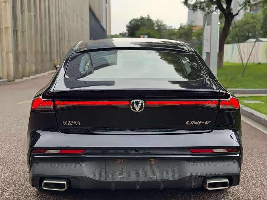 Changan UNI-V 2023 1.5T Premium - zdjęcie 13