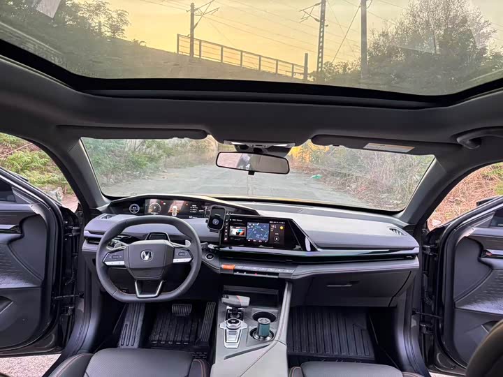Changan UNI-V 2023 1.5T Premium - zdjęcie 14
