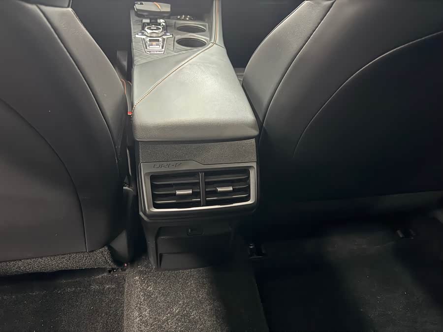 Changan UNI-V 2023 1.5T Premium - zdjęcie 14