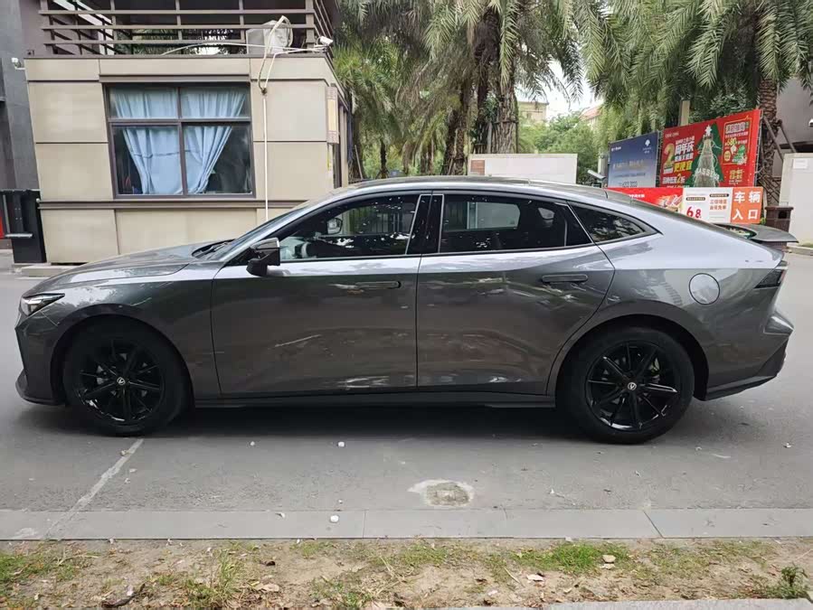 Changan UNI-V 2023 1.5T Premium - zdjęcie 15