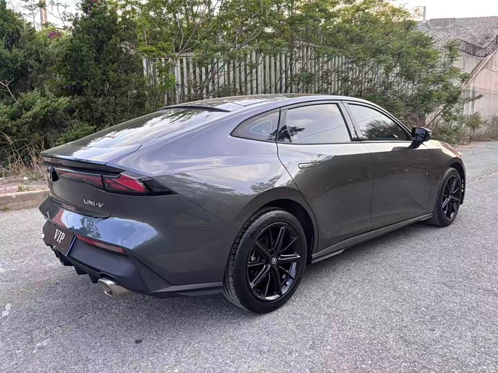 Changan UNI-V 2023 1.5T Premium - zdjęcie 16
