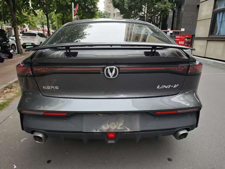 Changan UNI-V 2023 1.5T Premium - zdjęcie 16