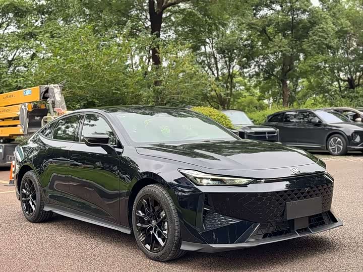 Changan UNI-V 2023 1.5T Premium - zdjęcie 17
