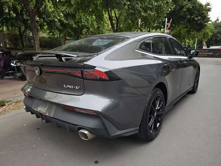 Changan UNI-V 2023 1.5T Premium - zdjęcie 17