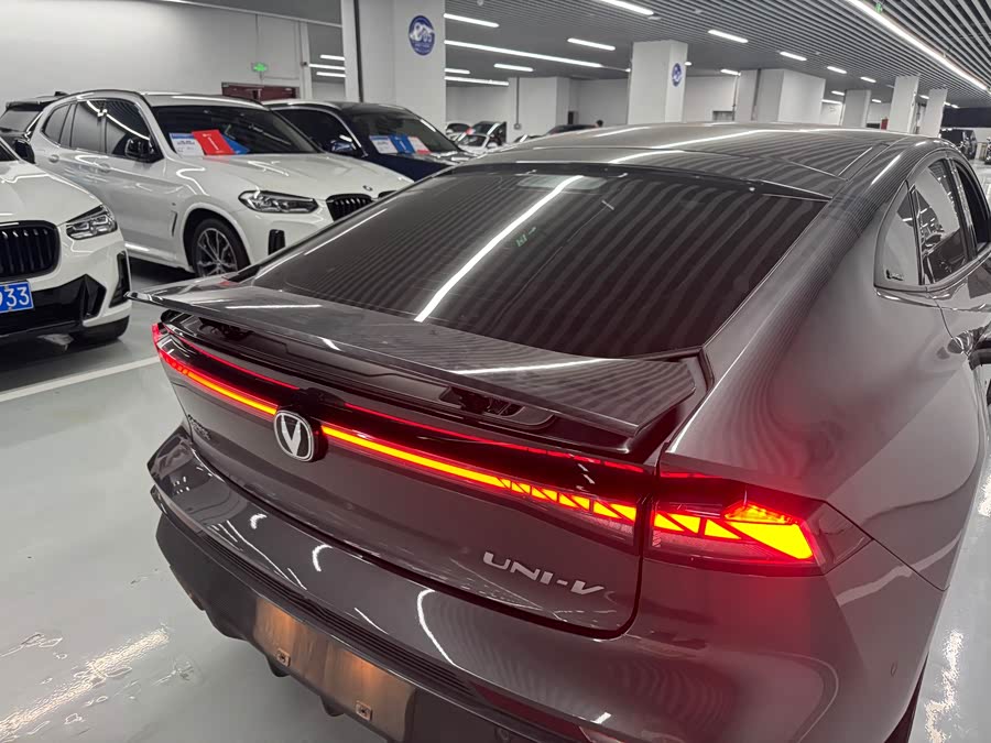 Changan UNI-V 2023 1.5T Premium - zdjęcie 17