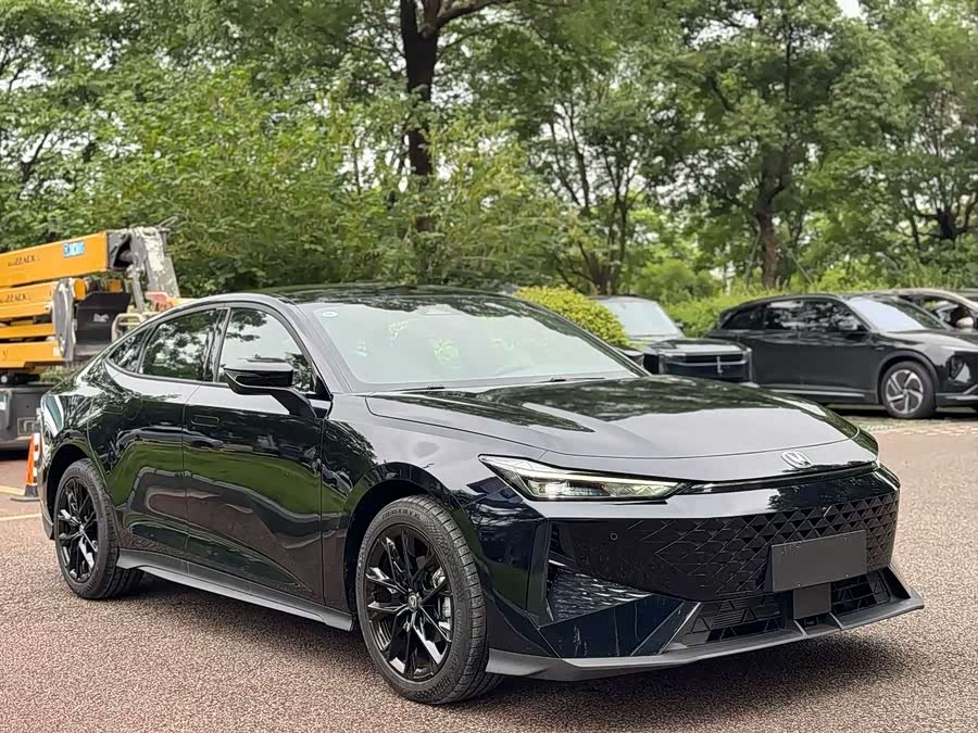 Changan UNI-V 2023 1.5T Premium - zdjęcie 3