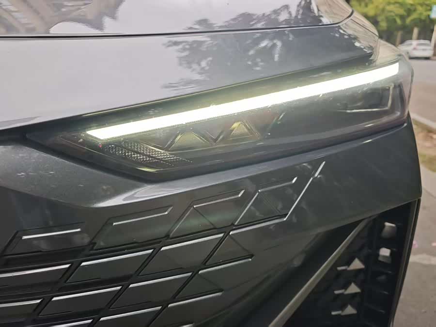 Changan UNI-V 2023 1.5T Premium - zdjęcie 4