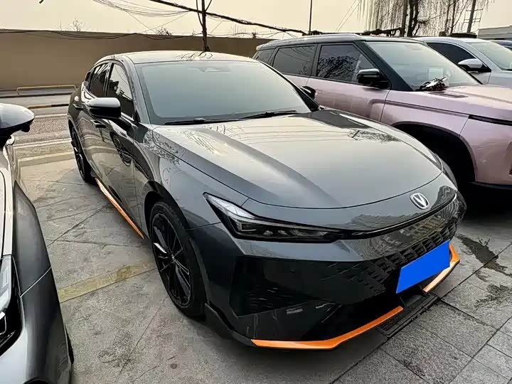 Changan UNI-V 2024 1.5T Premium Sports Edition - zdjęcie 2