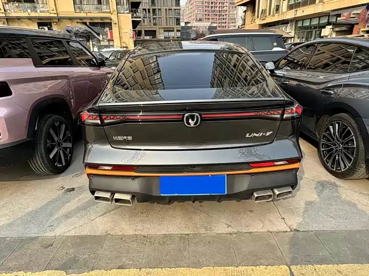 Changan UNI-V 2024 1.5T Premium Sports Edition - zdjęcie 17
