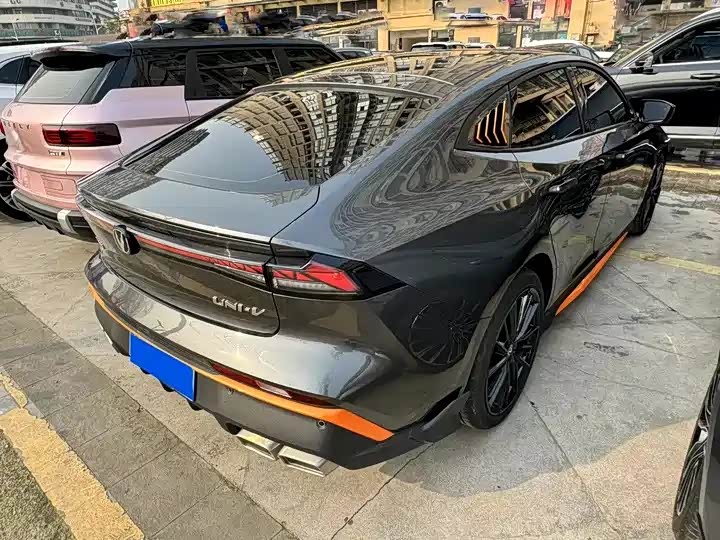 Changan UNI-V 2024 1.5T Premium Sports Edition - zdjęcie 19