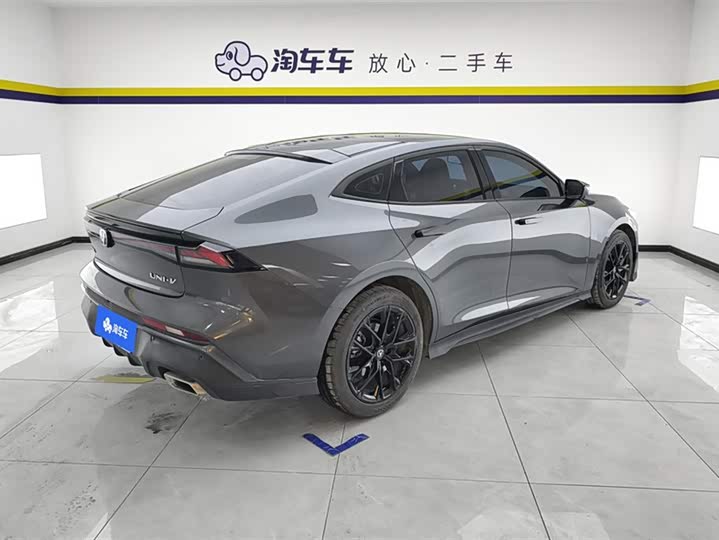 Changan UNI-V 2024 1.5T Premium - zdjęcie 18