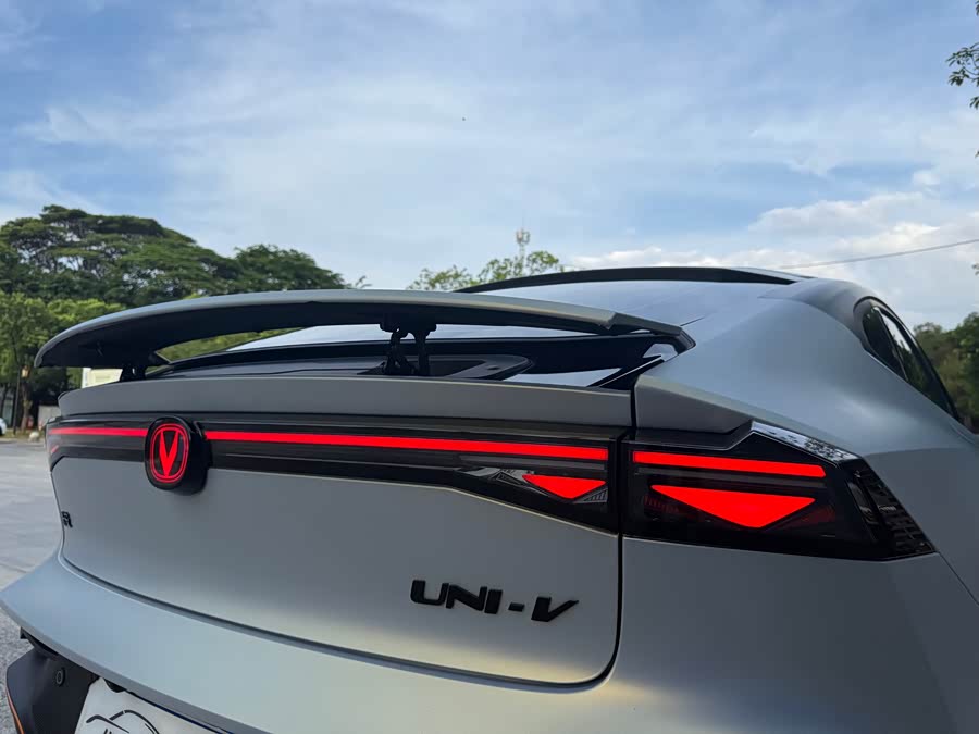 Changan UNI-V 2025 Third Generation 2.0T Powerful Version - zdjęcie 17