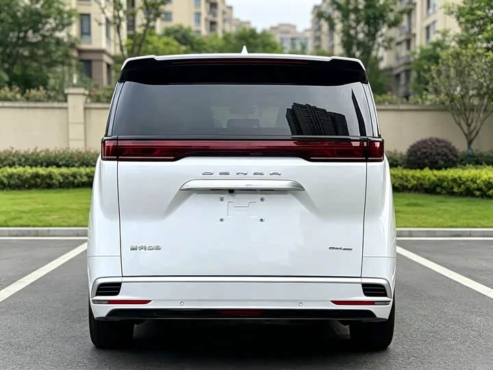D9 2022 DM-i 1040 Luxury - zdjęcie 13