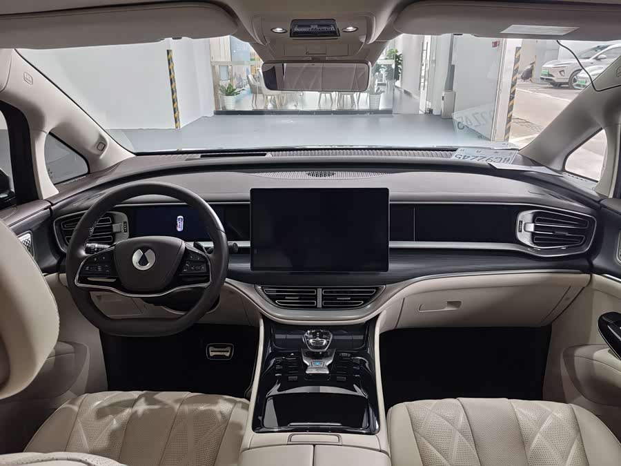 D9 2025 DM-i Intelligent Driving 1020 4WD Flagship - zdjęcie 11