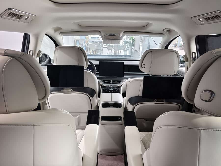 D9 2025 DM-i Intelligent Driving 1020 4WD Flagship - zdjęcie 12