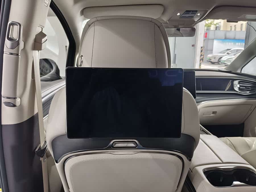 D9 2025 DM-i Intelligent Driving 1020 4WD Flagship - zdjęcie 13