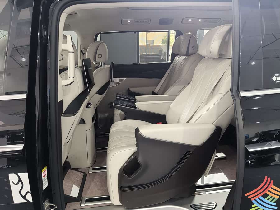 D9 2025 DM-i Intelligent Driving 1020 4WD Flagship - zdjęcie 10