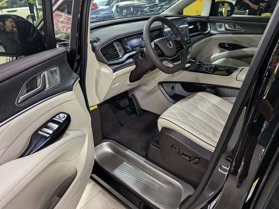 Denza D9 2024 DM-i 1050 Premium Edition - zdjęcie 4