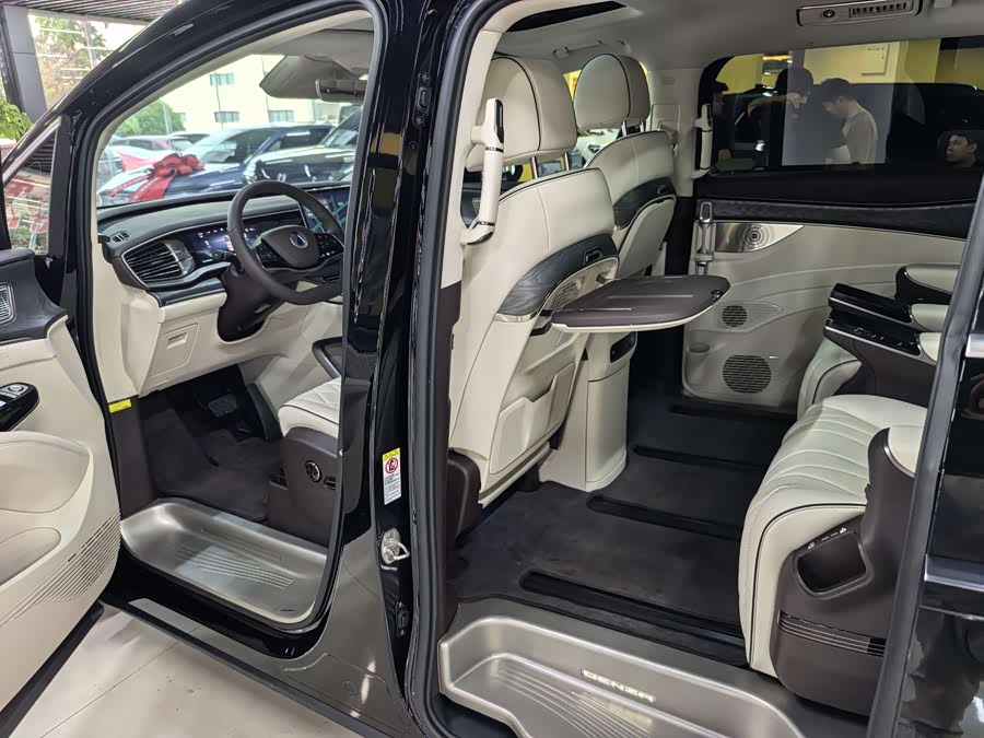 Denza D9 2024 DM-i 1050 Premium Edition - zdjęcie 5