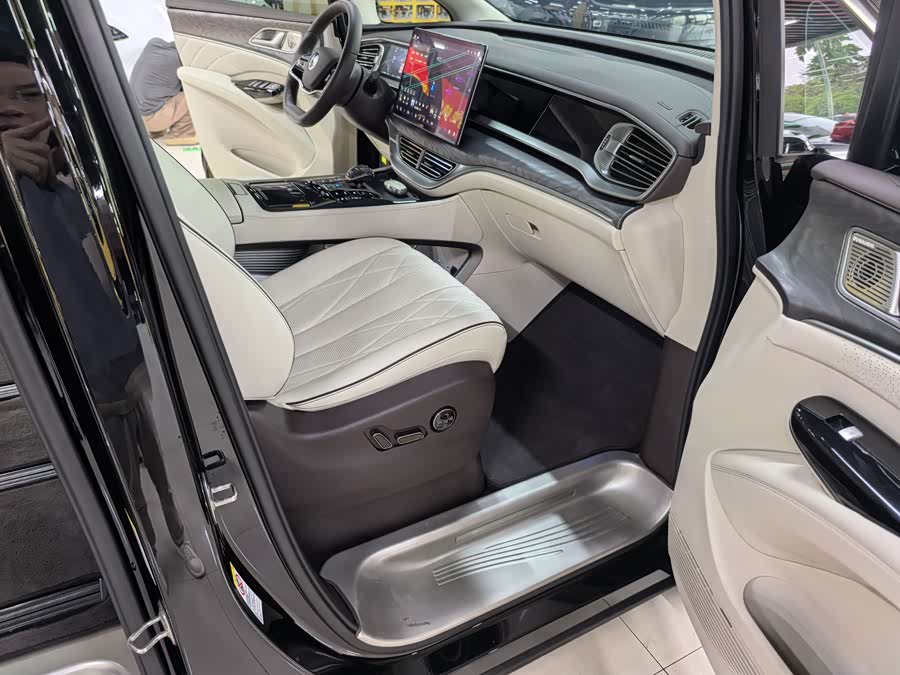 Denza D9 2024 DM-i 1050 Premium Edition - zdjęcie 6