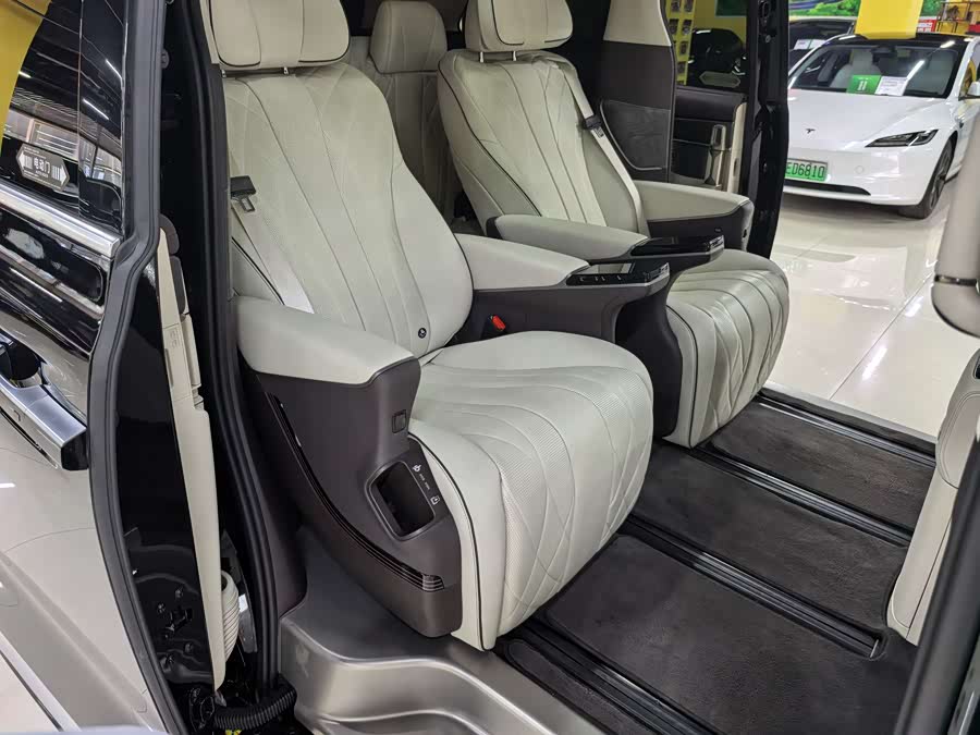 Denza D9 2024 DM-i 1050 Premium Edition - zdjęcie 7