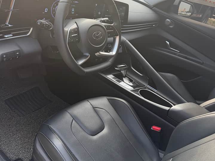 Elantra 2021 1.5L CVT LUX Premium Edition - zdjęcie 17