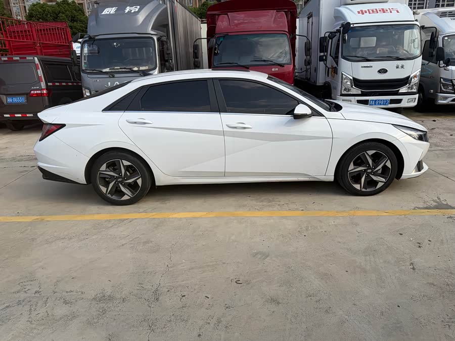 Elantra 2021 1.5L CVT LUX Premium Edition - zdjęcie 4