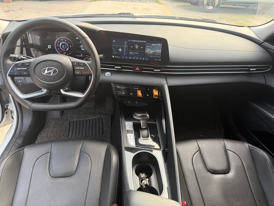 Elantra 2021 1.5L CVT LUX Premium Edition - zdjęcie 5