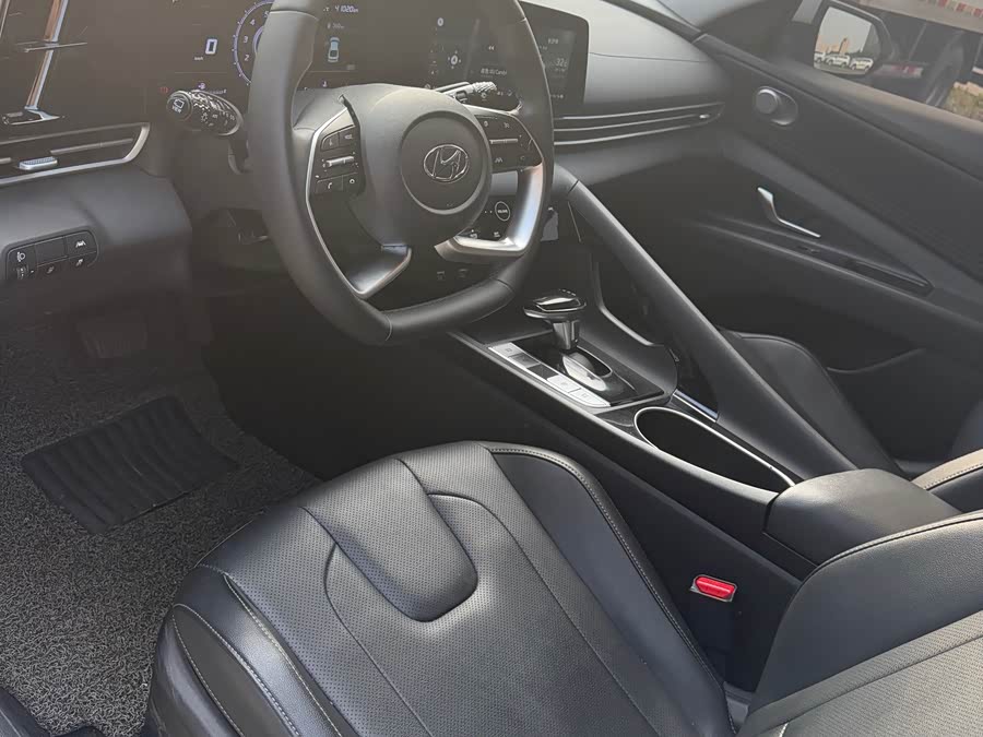Elantra 2021 1.5L CVT LUX Premium Edition - zdjęcie 7