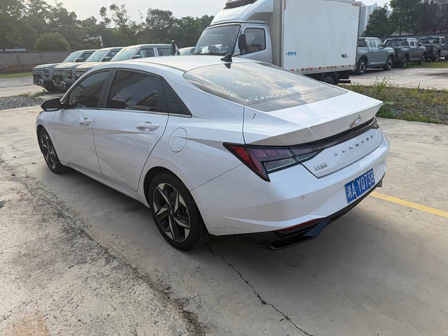 Elantra 2021 1.5L CVT LUX Premium Edition - zdjęcie 8