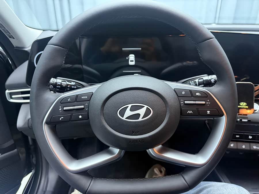 Elantra 2023 1.5L CVT LUX Premium Edition - zdjęcie 12