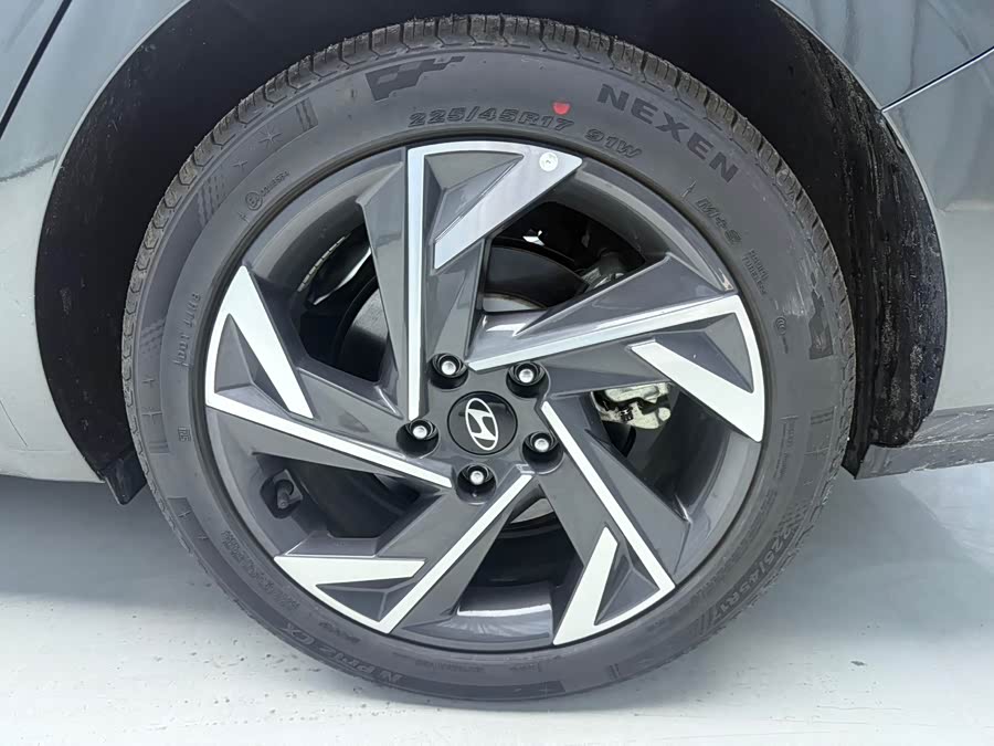Elantra 2023 1.5L CVT LUX Premium Edition - zdjęcie 18