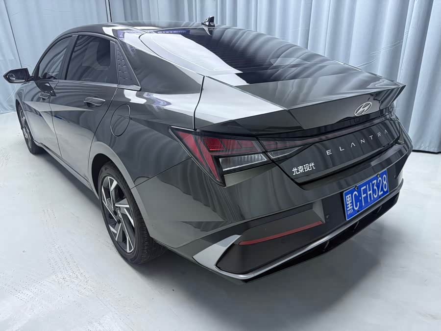 Elantra 2023 1.5L CVT LUX Premium Edition - zdjęcie 4