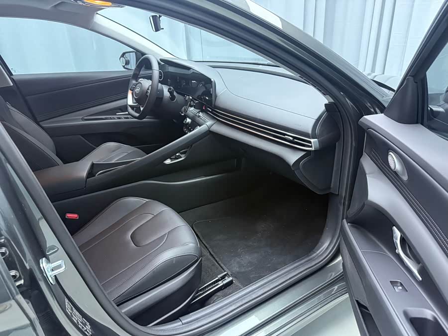 Elantra 2023 1.5L CVT LUX Premium Edition - zdjęcie 8