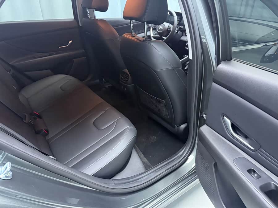 Elantra 2023 1.5L CVT LUX Premium Edition - zdjęcie 9
