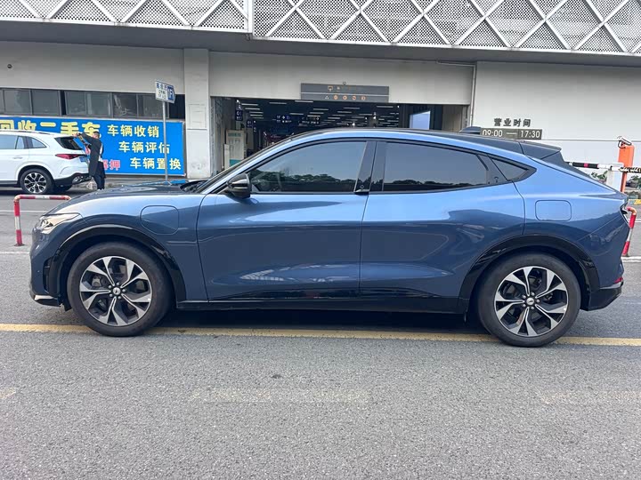 Ford Mustang 2021 2WD Luxury (Long Range) - zdjęcie 19