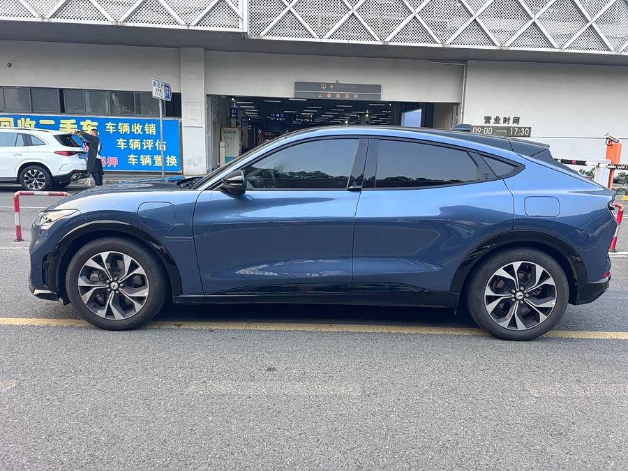 Ford Mustang 2021 2WD Luxury (Long Range) - zdjęcie 3