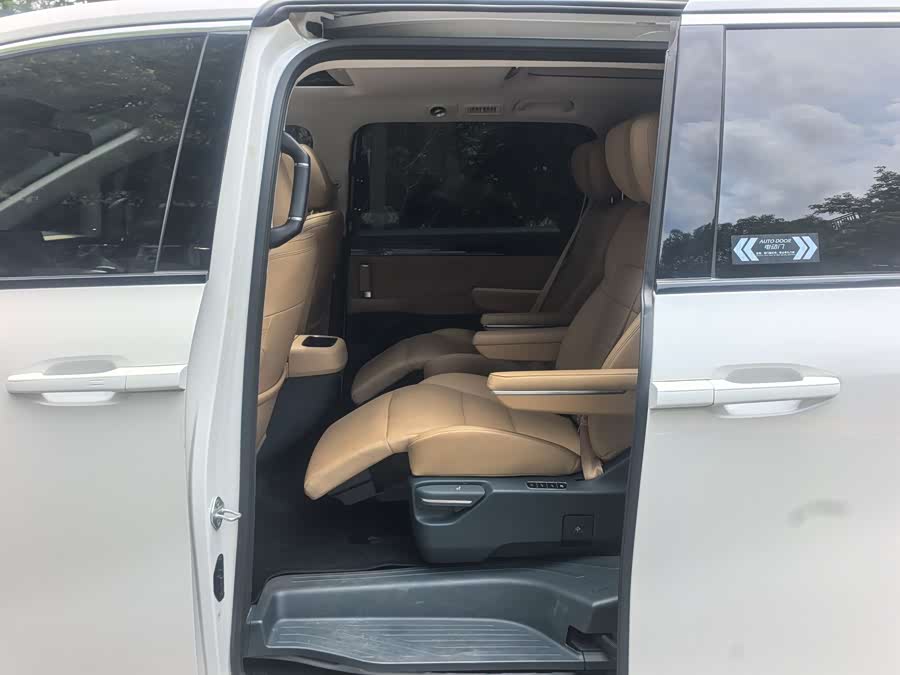 GAC E8 PHEV 2024 150km MAX - zdjęcie 12