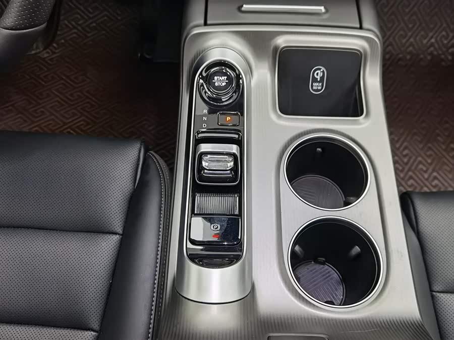 GAC E8 PHEV 2024 150km MAX - zdjęcie 13