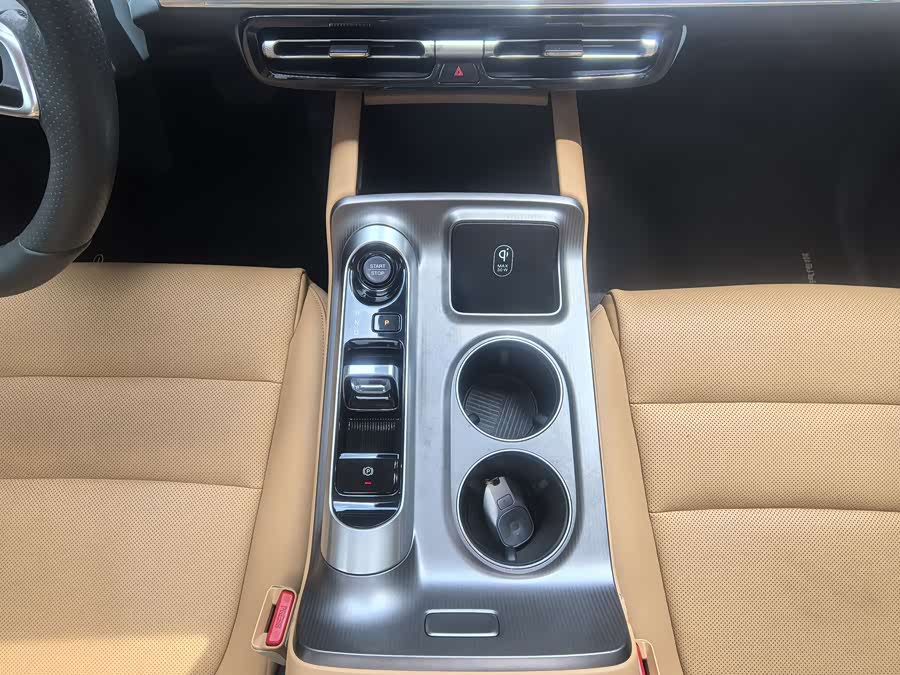GAC E8 PHEV 2024 150km MAX - zdjęcie 18