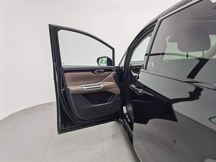 GAC E8 PHEV 2024 150km MAX - zdjęcie 8