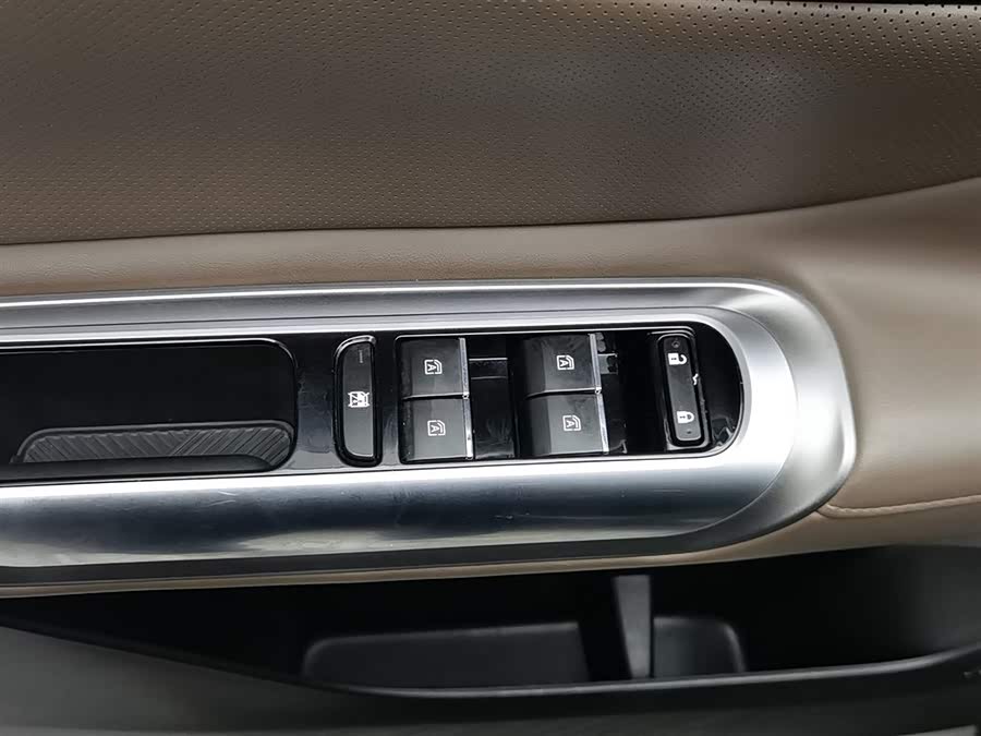 GAC E8 PHEV 2024 150km MAX - zdjęcie 9
