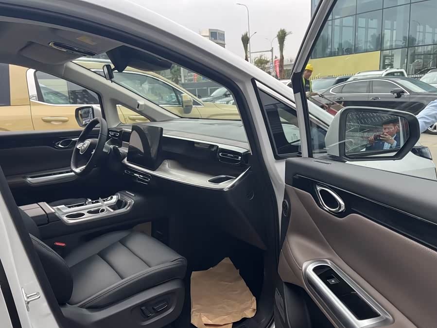GAC E8 PHEV 2025 150km PRO+ - zdjęcie 6