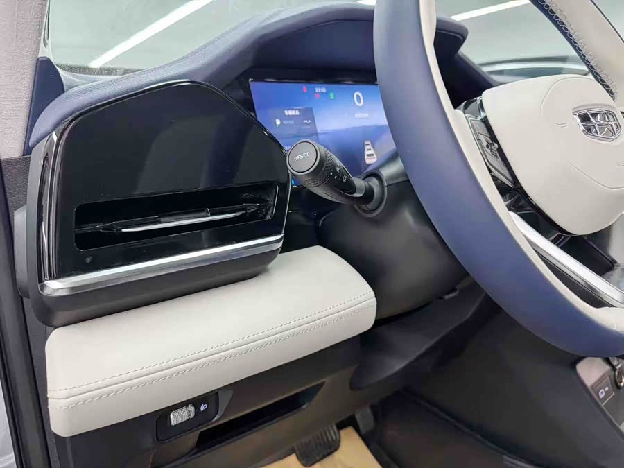 Geely Xingyue L 2022 1.5T Thunder Hi·F PHEV Super - zdjęcie 11