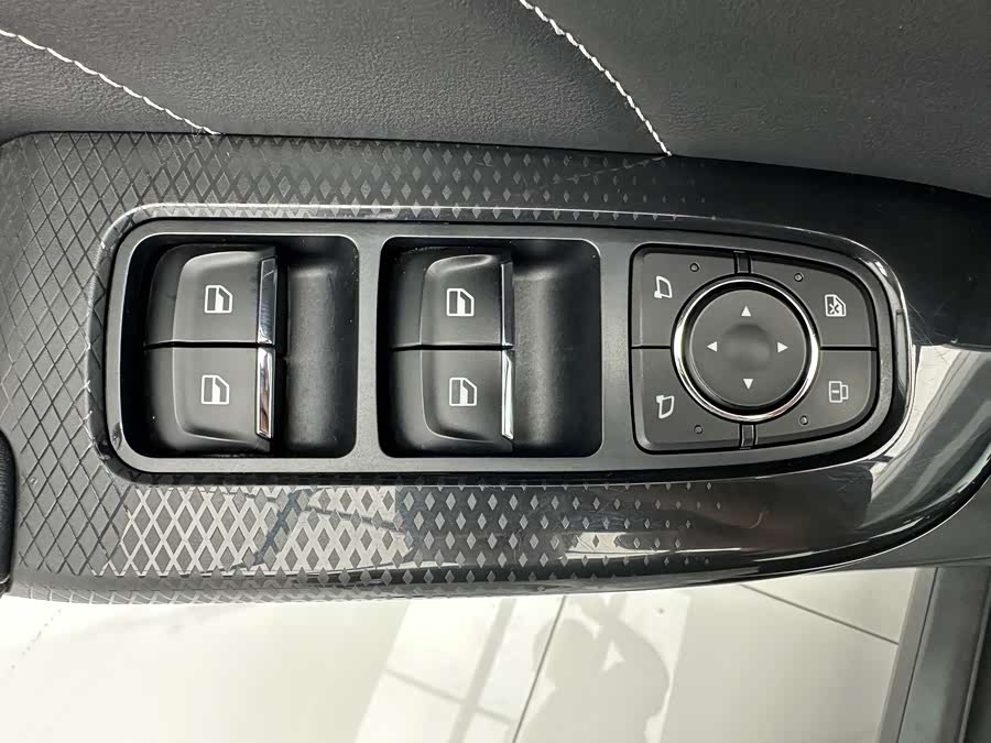 Haval M6 2023 PLUS 1.5T DCT Luxury Intelligent - zdjęcie 12