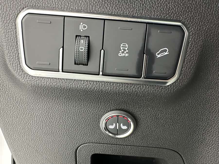 Haval M6 2023 PLUS 1.5T DCT Luxury Intelligent - zdjęcie 13