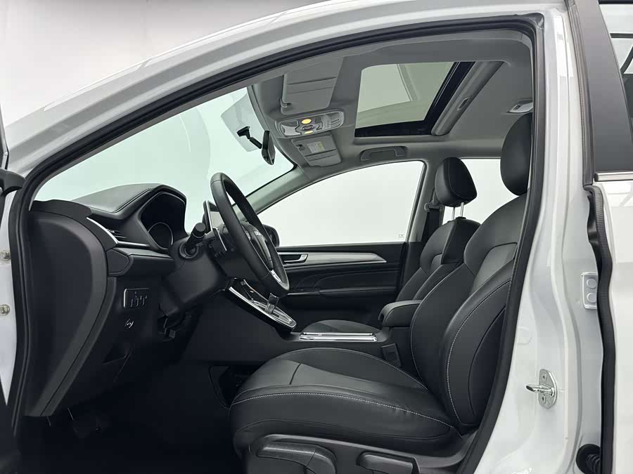 Haval M6 2023 PLUS 1.5T DCT Luxury Intelligent - zdjęcie 5