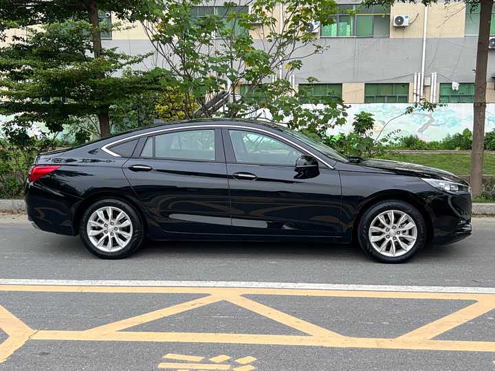Hongqi H5 2022 Classic 1.5T DCT Flag Joy Edition - zdjęcie 18